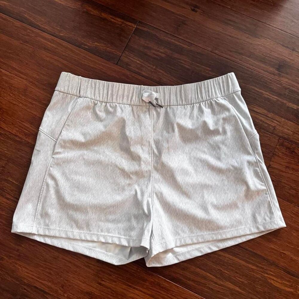 Nike Women's Grey and White Shorts